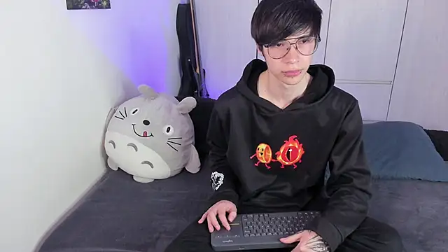 Snapshot of Aventure_Twinks chatting on 02.06.25 Aventure Twinks online show from 02.06.25