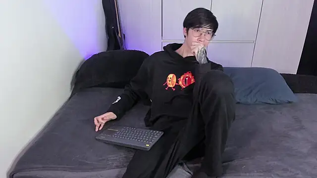 Snapshot of Aventure_Twinks chatting on 02.07.25 Aventure Twinks online show from 02.07.25