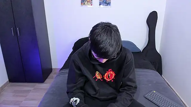Snapshot of Aventure_Twinks chatting on 02.19.25 Aventure Twinks online show from 02.19.25