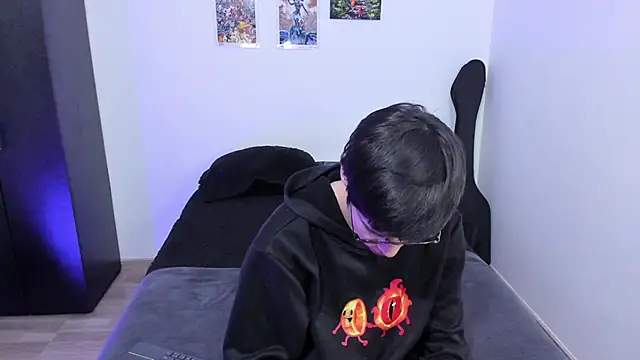 Snapshot of Aventure_Twinks chatting on 02.26.25 Aventure Twinks online show from 02.26.25