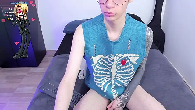 Snapshot of Aventure_Twinks chatting on 03.08.25 Aventure Twinks online show from 03.08.25