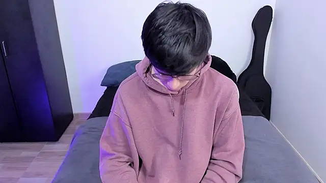 Snapshot of Aventure_Twinks chatting on 03.19.25 Aventure Twinks online show from 03.19.25
