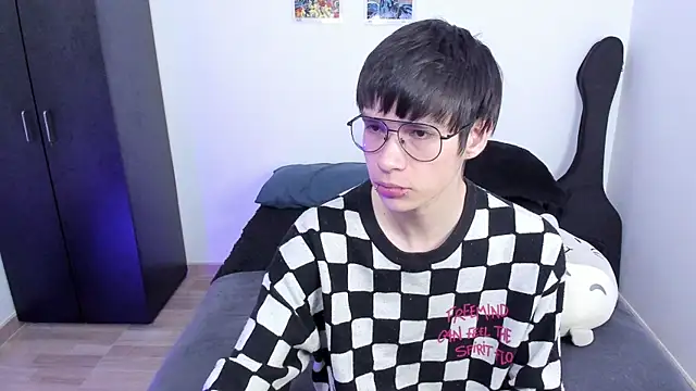 Snapshot of Aventure_Twinks chatting on 03.21.25 Aventure Twinks online show from 03.21.25