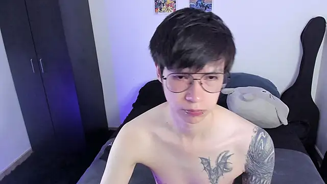 Snapshot of Aventure_Twinks chatting on 10.14.25 Aventure Twinks online show from 10.14.25