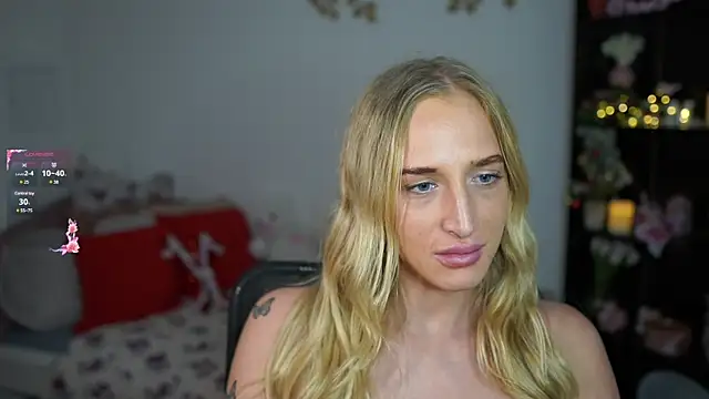 Snapshot of Nicolette__Shea_ chatting on 12.23.24 Nicolette Shea online show from 12.23.24