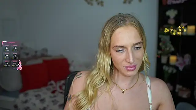 Snapshot of Nicolette__Shea_ chatting on 12.29.24 Nicolette Shea online show from 12.29.24