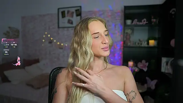 Snapshot of Nicolette__Shea_ chatting on 03.09.25 Nicolette Shea online show from 03.09.25