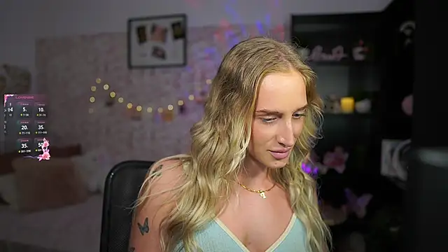 Snapshot of Nicolette__Shea_ chatting on 03.13.25 Nicolette Shea online show from 03.13.25