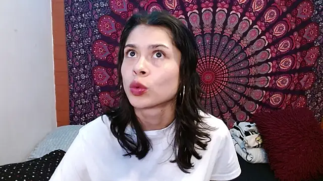 Snapshot of AbbySccott chatting on 11.07.25 AbbySccott online show from 11.07.25