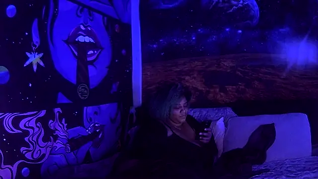 AutumnHart online show from 01.20.25