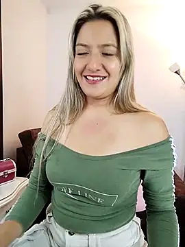 Snapshot of valeriahunter1 chatting on 01.03.25 valeriahunter1 online show from 01.03.25