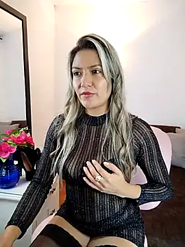 Snapshot of valeriahunter1 chatting on 03.04.25 valeriahunter1 online show from 03.04.25