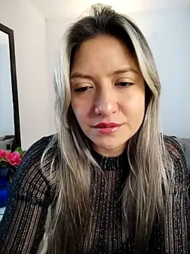 Snapshot of valeriahunter1 chatting on 03.05.25 valeriahunter1 online show from 03.05.25