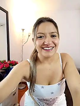 Snapshot of valeriahunter1 chatting on 10.24.25 valeriahunter1 online show from 10.24.25