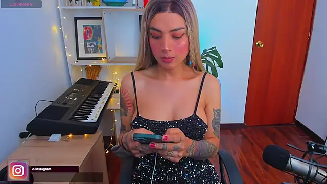 Yeriawaddell  online show from 12.25.24