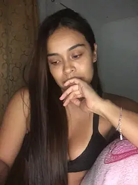 Snapshot of JuanaSimons chatting on 10.24.25 JuanaSimons online show from 10.24.25