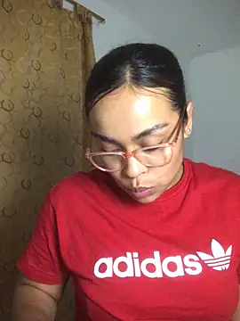 Snapshot of JuanaSimons chatting on 12.20.25 JuanaSimons online show from 12.20.25