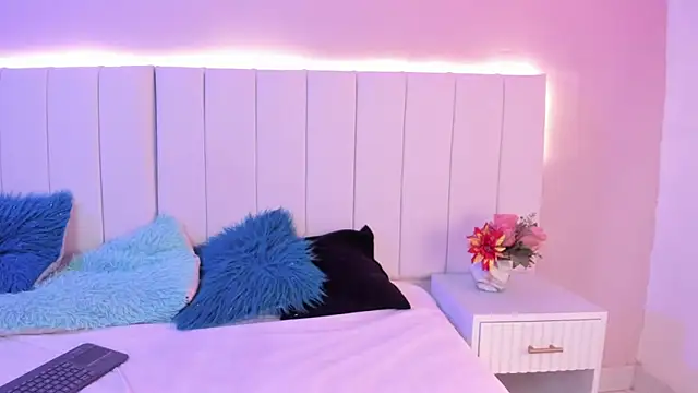 CAMILLEN PETTID online show from 10.26.25