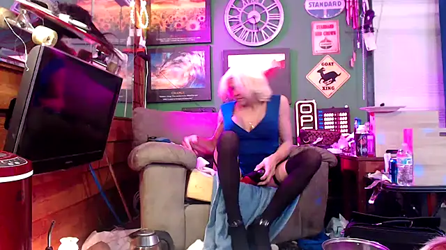 Snapshot of Brooke-lynn chatting on 02.09.25 Brooke-lynn online show from 02.09.25