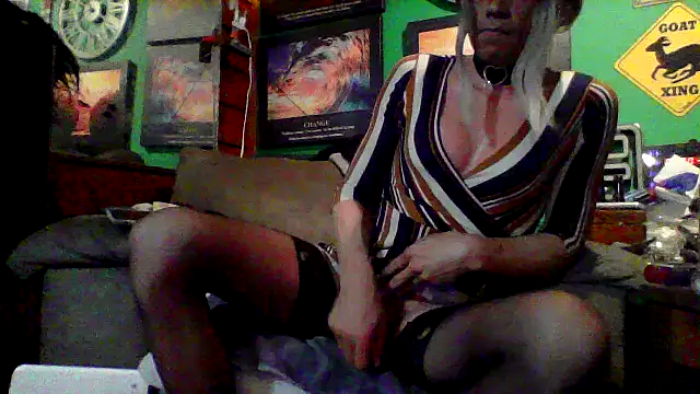 Snapshot of Brooke-lynn chatting on 02.28.25 Brooke-lynn online show from 02.28.25