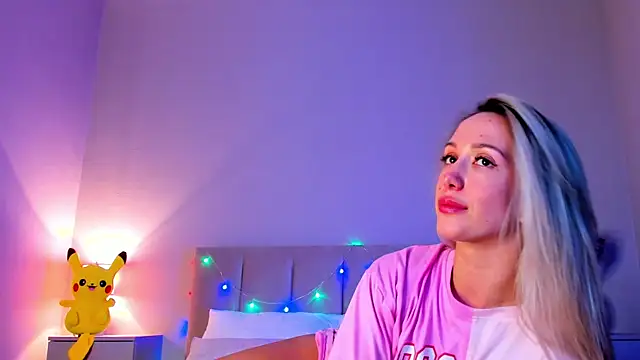 VikkiLustfull online show from 01.22.25