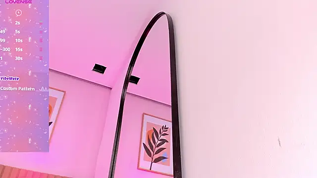 Snapshot of sweety_bombom chatting on 10.29.25 sweety bombom online show from 10.29.25