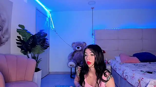 Snapshot of Marily_Daniela_ chatting on 12.15.24 Marily Daniela online show from 12.15.24