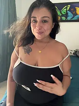 Snapshot of MrsFoucher chatting on 12.08.24 MrsFoucher online show from 12.08.24