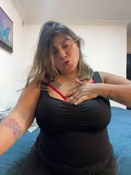 Snapshot of MrsFoucher chatting on 01.05.25 MrsFoucher online show from 01.05.25