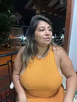 Snapshot of MrsFoucher chatting on 01.12.25 MrsFoucher online show from 01.12.25