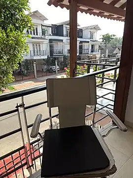 Snapshot of MrsFoucher chatting on 01.12.25 MrsFoucher online show from 01.12.25