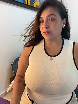 Snapshot of MrsFoucher chatting on 01.23.25 MrsFoucher online show from 01.23.25