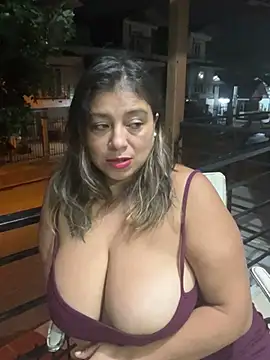 Snapshot of MrsFoucher chatting on 02.09.25 MrsFoucher online show from 02.09.25