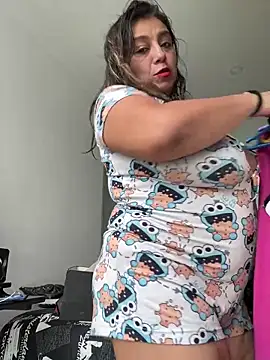 Snapshot of MrsFoucher chatting on 02.14.25 MrsFoucher online show from 02.14.25