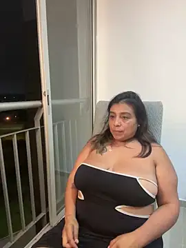 Snapshot of MrsFoucher chatting on 03.06.25 MrsFoucher online show from 03.06.25