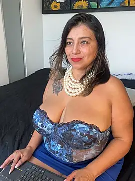 Snapshot of MrsFoucher chatting on 03.20.25 MrsFoucher online show from 03.20.25