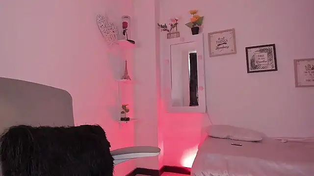  Caroliinee  online show from 09.10.25