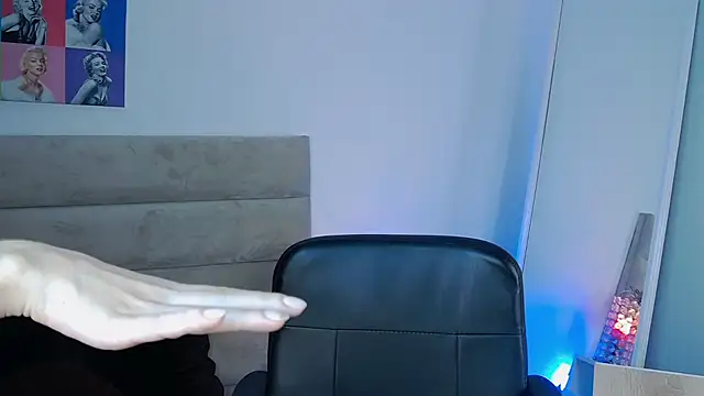 AllieEvans online show from 02.21.25