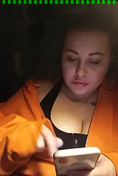 Snapshot of DaisyStreet chatting on 01.01.25 DaisyStreet online show from 01.01.25