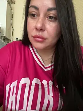 Snapshot of DaisyStreet chatting on 10.28.25 DaisyStreet online show from 10.28.25