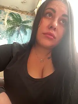 Snapshot of DaisyStreet chatting on 10.30.25 DaisyStreet online show from 10.30.25