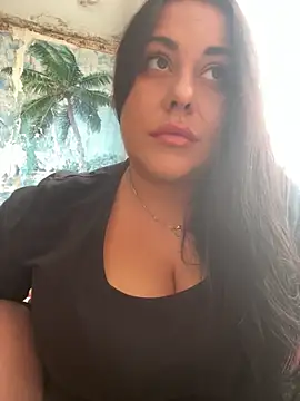 Snapshot of DaisyStreet chatting on 10.31.25 DaisyStreet online show from 10.31.25