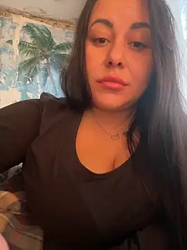 Snapshot of DaisyStreet chatting on 11.01.25 DaisyStreet online show from 11.01.25