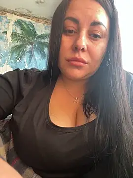 Snapshot of DaisyStreet chatting on 11.02.25 DaisyStreet online show from 11.02.25