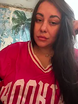 Snapshot of DaisyStreet chatting on 11.04.25 DaisyStreet online show from 11.04.25