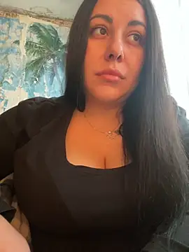 Snapshot of DaisyStreet chatting on 11.06.25 DaisyStreet online show from 11.06.25