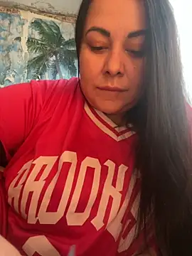 Snapshot of DaisyStreet chatting on 11.11.25 DaisyStreet online show from 11.11.25