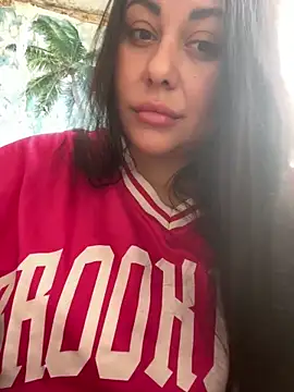 Snapshot of DaisyStreet chatting on 11.13.25 DaisyStreet online show from 11.13.25