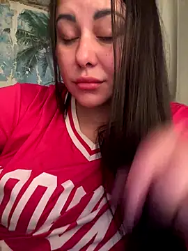 Snapshot of DaisyStreet chatting on 11.13.25 DaisyStreet online show from 11.13.25