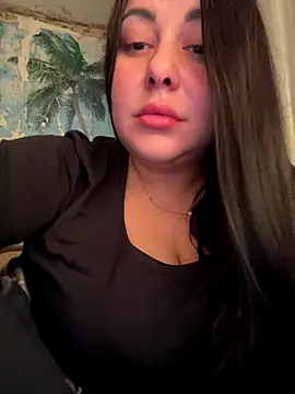 Snapshot of DaisyStreet chatting on 11.14.25 DaisyStreet online show from 11.14.25